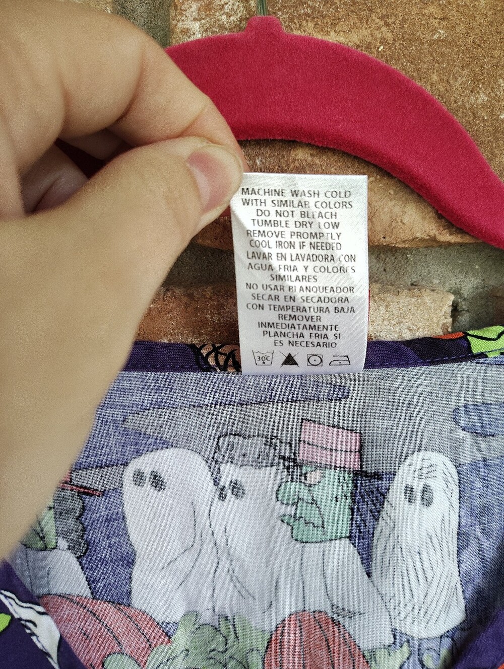 Peanuts Great Pumpkin Charlie Brown Halloween Scrub Top V-Neck Purple Large L - Picture 6 of 7